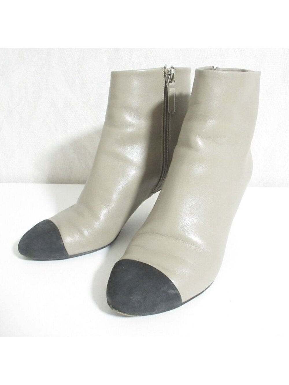 Chanel Logo Heels Bicolor Side Zip Short Boots 35C Greige Black Autumn Winter